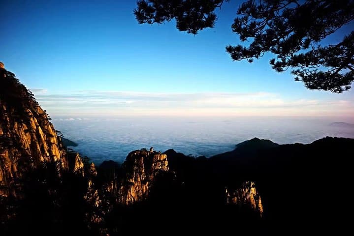 Hike Mt. Huangshan and Stroll Tunxi Ancient Street: 3-Day Private Tour Guide photo 2