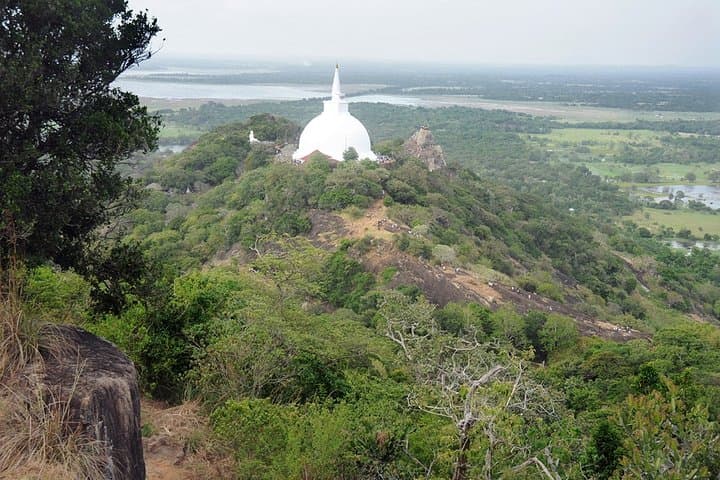 Mihintale by Tuk-Tuk: A Day Trip from Anuradhapura to Sri Lanka’s Sacred Hills