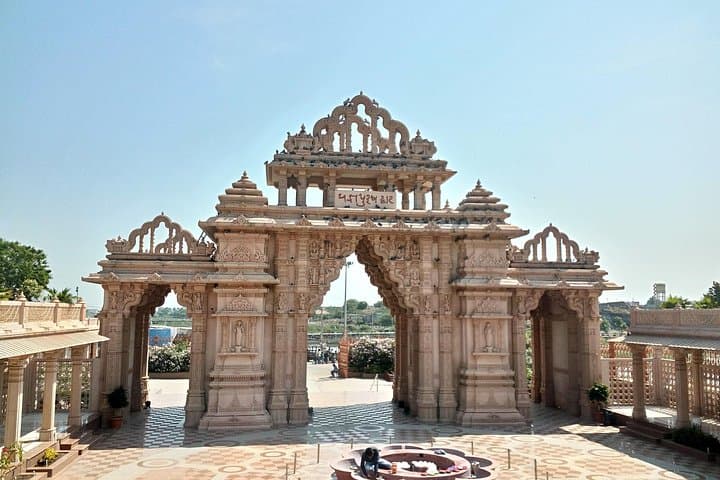 Divine Temple Tour in Delhi: Akshardham, Irla & Red Jain Temple Highlights photo 4