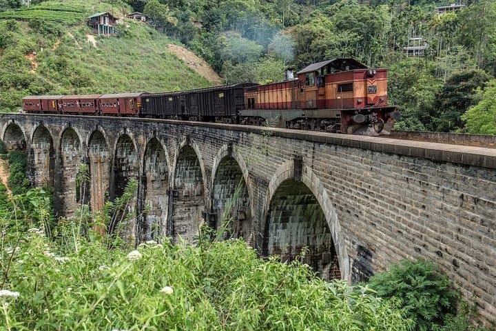 Little Adam’s Peak & Nine Arch Bridge: Morning Hike from Ella