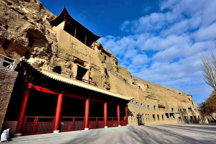 3-Day Dunhuang Classical Tour: Mogao Grottoes, Crescent Lake & Yumenguan Pass photo 1