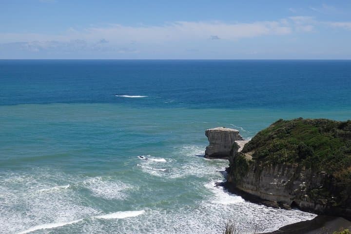 Auckland Scenic Day Tour: Full-Day Highlights of City, Coast, Volcanoes and Wine photo 2