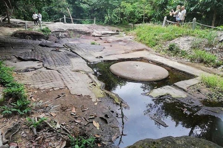 Hike Kbal Spean and Discover Banteay Srei: Full-Day Siem Reap Temple Trek photo 3