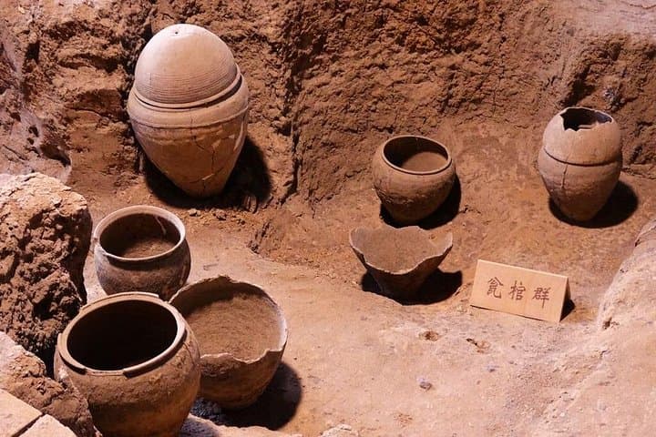 Private Xi'an Day Tour: Terracotta Warriors, City Wall & Muslim Quarter photo 3