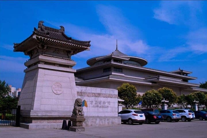 Private Xi'an Day Tour: Terracotta Warriors, City Wall & Muslim Quarter photo 4