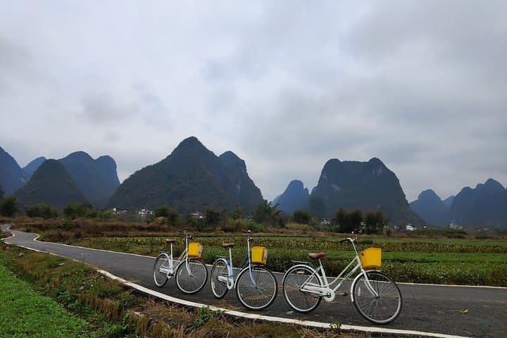 From Jade Dragon to the Li River: 7-Day Private Tour Lijiang to Guilin