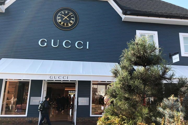 Bicester Village Private Guided Shopping Experience — Luxury Outlet Day Trip from London photo 4
