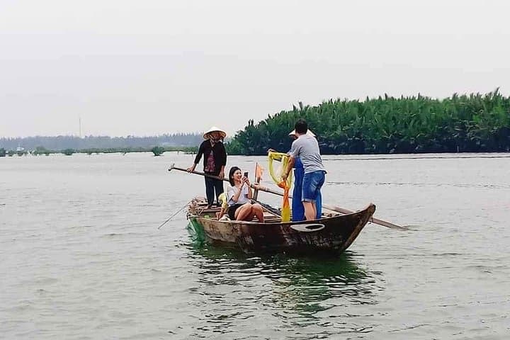Marble Mountain & Coconut Jungle: Basket Boat Ride, Huyen Khong Cave and Hoi An Lantern Night photo 5