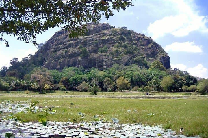 Anuradhapura to Haththikuchchi & Yapahuwa: Day Trip to Sri Lanka's Rock Palaces photo 3