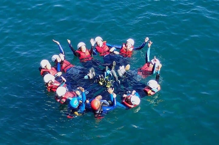 Coasteering and Speedboat in Arrábida: Cliff-Jumping Adventure Near Sesimbra photo 4