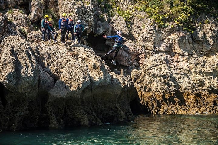 Coasteering and Speedboat in Arrábida: Cliff-Jumping Adventure Near Sesimbra photo 6