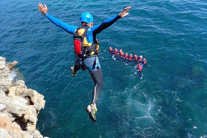 Coasteering and Speedboat in Arrábida: Cliff-Jumping Adventure Near Sesimbra photo 2