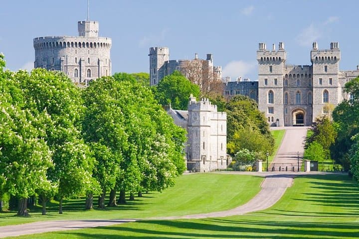 Half-Day Private Executive Car Tour to Windsor Castle — Fast, Comfortable Sightseeing