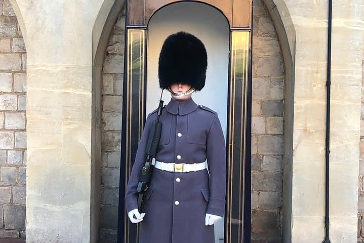 Half-Day Private Executive Car Tour to Windsor Castle — Fast, Comfortable Sightseeing photo 2