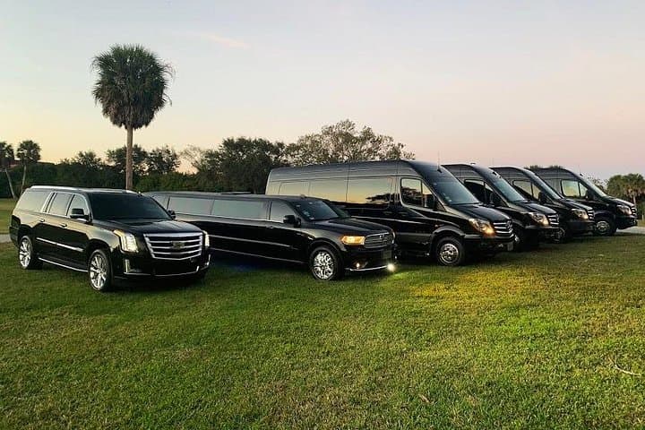 Miami Luxury Party Bus: Private 14‑Passenger SUV Limo with Wi‑Fi & Sound System photo 4
