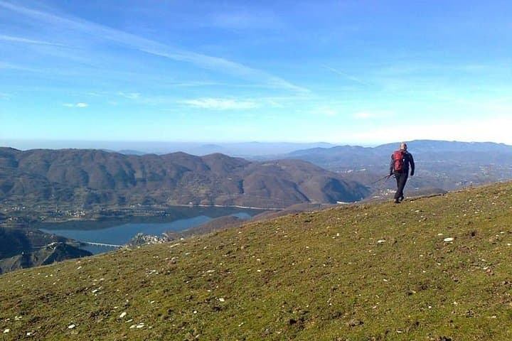 Turano Lake Hike to Monte Antuni & Castel di Tora — Full‑Day Hike with Local Lunch