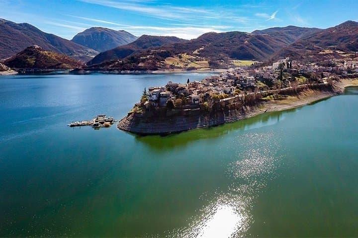 Turano Lake Hike to Monte Antuni & Castel di Tora — Full‑Day Hike with Local Lunch photo 2