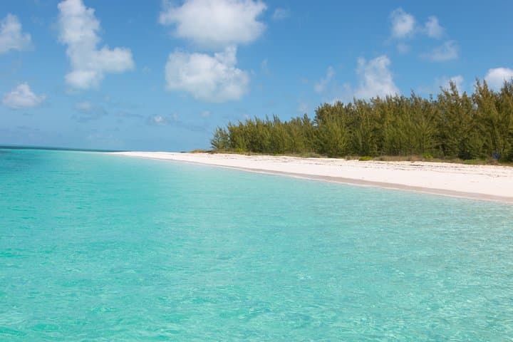Private 34ft Speed Boat Snorkeling & Fishing Charter in Nassau photo 4