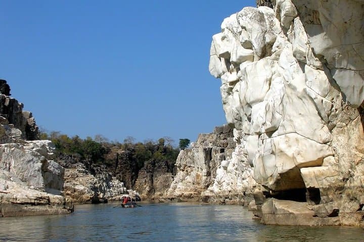 Bhedaghat Marble Rocks & Dhuandhar Falls Day Trip from Jabalpur photo 2