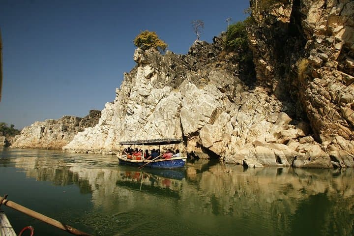 Bhedaghat Marble Rocks & Dhuandhar Falls Day Trip from Jabalpur photo 3