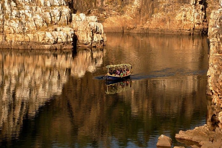 Bhedaghat Marble Rocks & Dhuandhar Falls Day Trip from Jabalpur photo 4