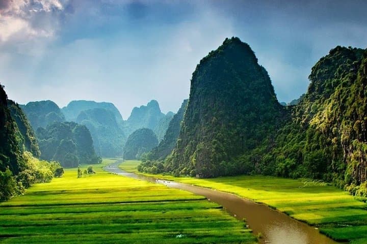 Private Day Tour to Hoa Lu, Tam Coc & Bich Dong — Boat Ride Through Ninh Binh Karsts photo 1
