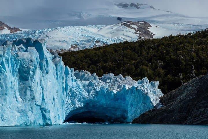 Perito Moreno Glacier Footbridges: Walk the Edge of a Living Ice Wall