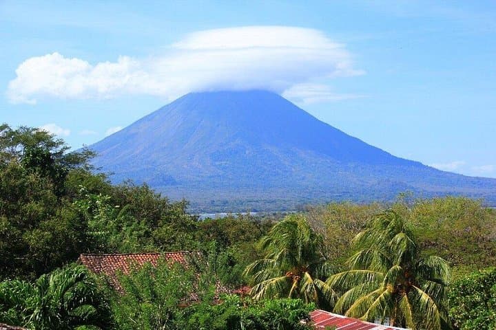 Nicaragua Highlights: 10-Day Journey Through León, Granada, Ometepe & Laguna de Apoyo photo 4