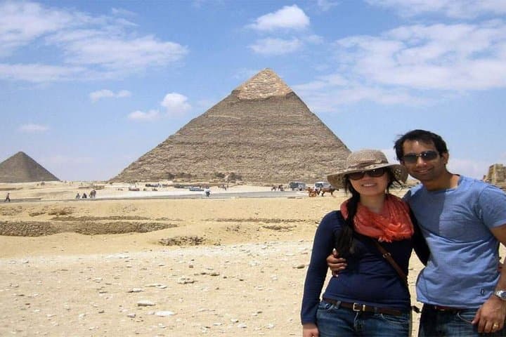 Giza Pyramids and Egyptian Museum: Full-Day Private Tour from Cairo