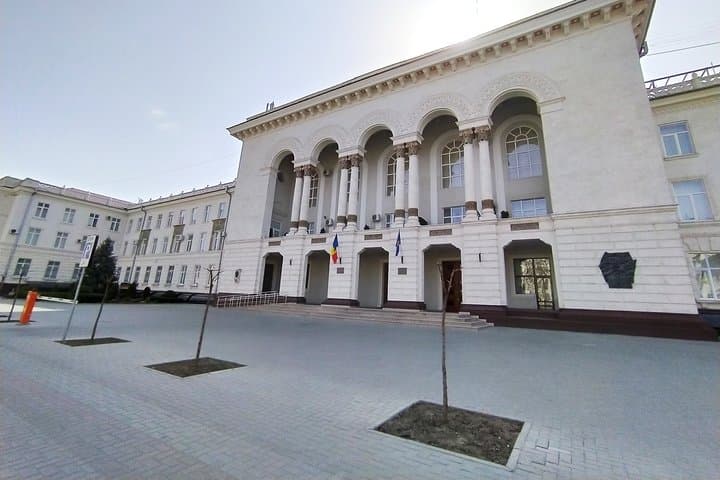 Welcome to Chisinau: Private 2-Hour City Tour with a Local Expat photo 3
