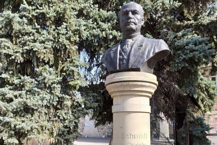 Welcome to Chisinau: Private 2-Hour City Tour with a Local Expat photo 4