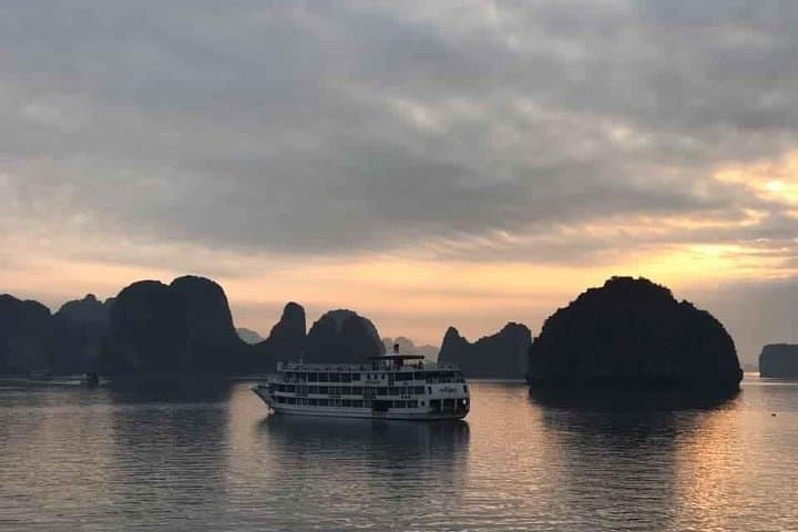 Full-Day Ha Long & Lan Ha Bay Cruise: Sung Sot Cave, Kayaking & Titop Island photo 2