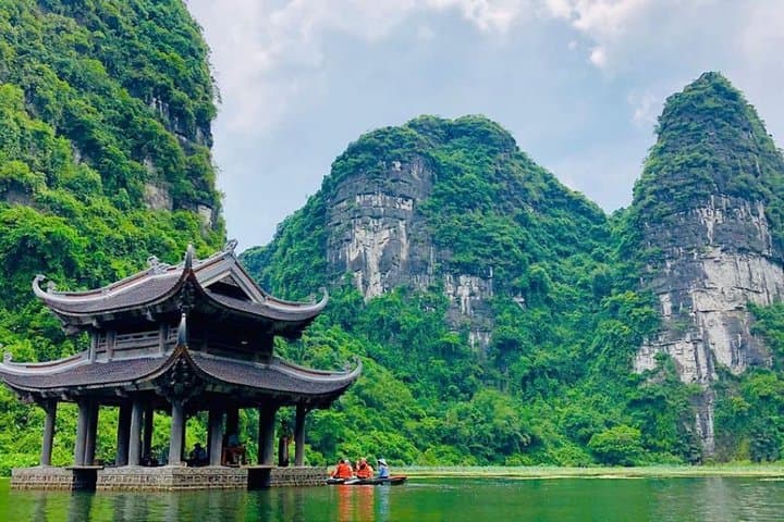 Hoa Lu, Mua Cave & Trang An: Private Day Tour from Hanoi photo 3