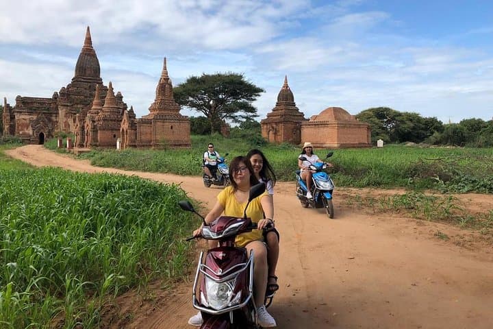 Full-Day E‑Bike Sightseeing in Bagan: Temples, Villages & Sunset