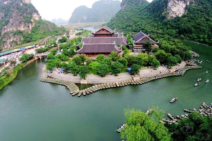 Ninh Binh Private Tour from Ha Noi: Trang An Boat Trip & Bai Dinh Pagoda