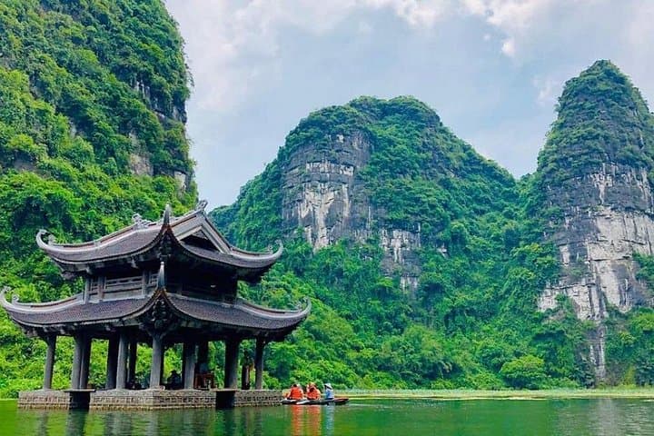 Ninh Binh Private Tour from Ha Noi: Trang An Boat Trip & Bai Dinh Pagoda photo 4