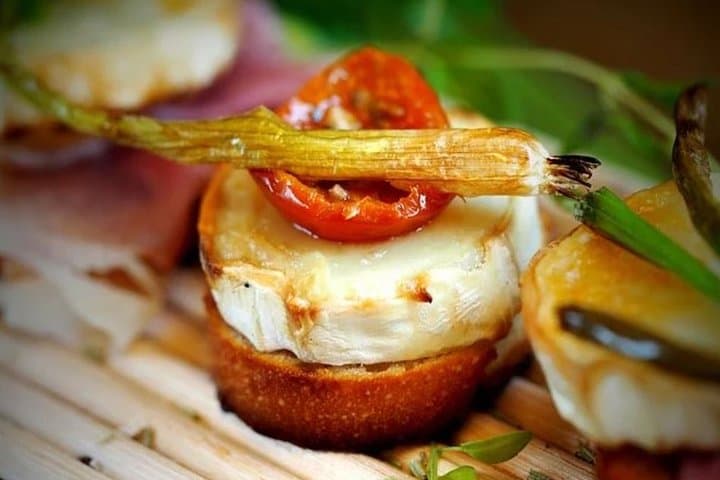 Madrid Private Tapas & Wine Tasting Tour in Las Letras — 3-Hour Culinary Walk