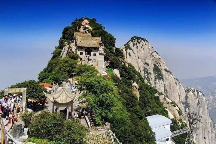 Conquer Mount Huashan: East Peak Hike & Cable Car Private Day Tour from Xi'an