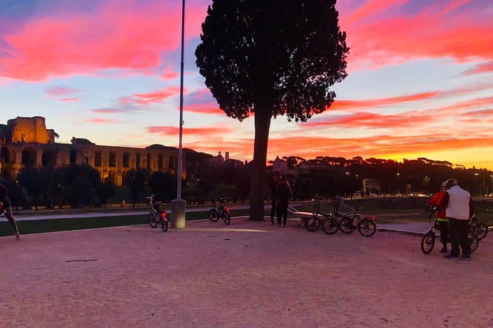 Sunrise E-Bike Tour in Rome with Italian Breakfast photo 2