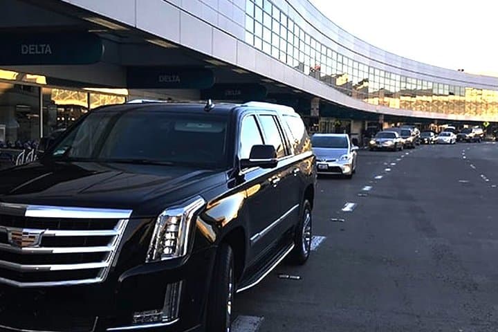 Sacramento to SFO Private Airport Transfer — 5-Star Limousine Meet-and-Greet photo 2