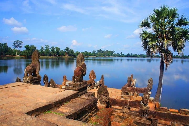 Full-Day Angkor Temple Tour: Angkor Wat, Ta Prohm & Bayon Small-Group Experience