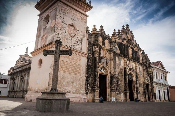 Walk Granada: Colonial Streets, Bell Towers & Lake Views photo 3