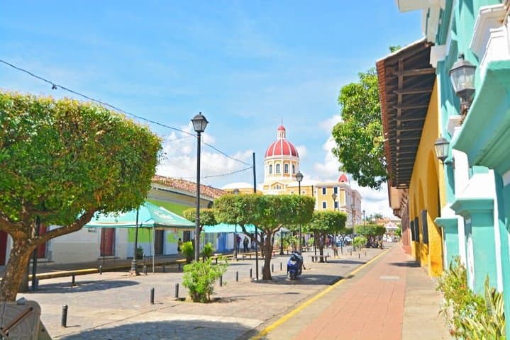 Walk Granada: Colonial Streets, Bell Towers & Lake Views photo 4