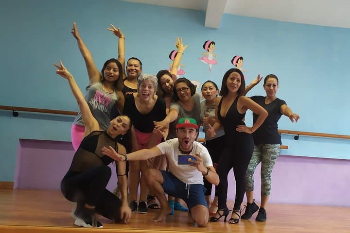 Salsa and Bachata Dance Class in Playa del Carmen — 60-Minute Private Lesson photo 3