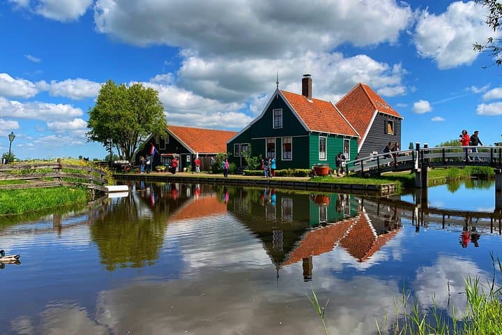 Half-Day Zaanse Schans Windmill Walk: Windmills, Cheese and Clogs from Amsterdam