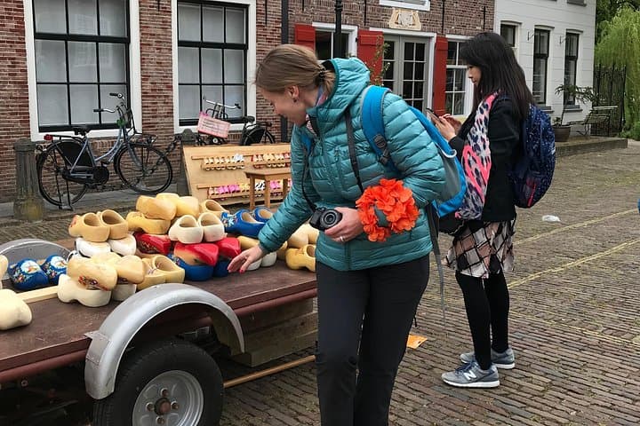 Half-Day Edam and Volendam Walking Tour from Amsterdam: Cheese, Canals & Coastal Streets photo 4