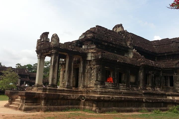 Full-Day Angkor Temples Tour: Angkor Wat, Angkor Thom & Ta Prohm at Sunset photo 5