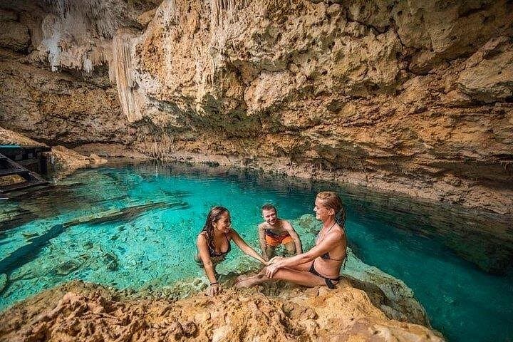 Mayan Adventure from Cancun: Snorkel Yal-Kú Lagoon and Jungle Cenotes in One Day