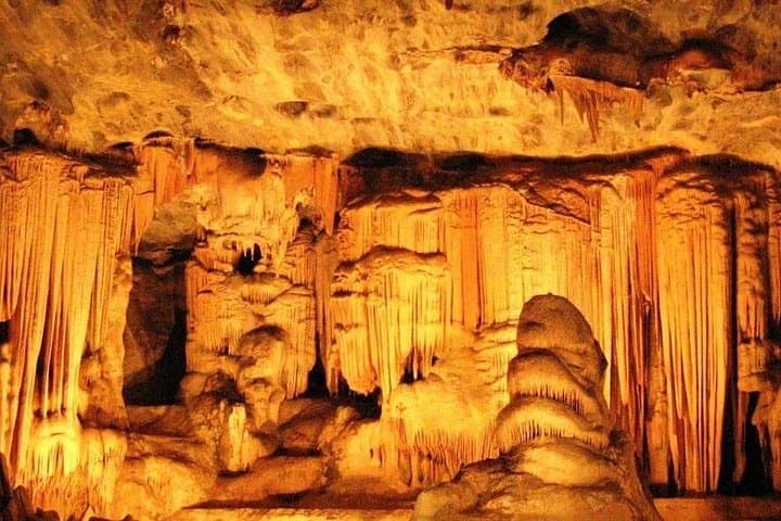 Cango Caves and Wildlife Day Trip from Oudtshoorn: Caves, Ostriches & Rehab Ranch