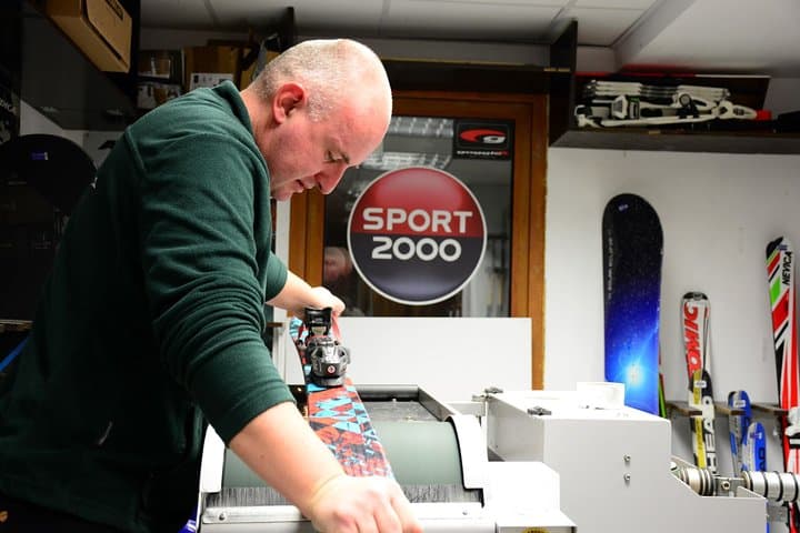 Ski and Snowboard Servicing in Bansko — Professional Tuning, Waxing & Base Repair